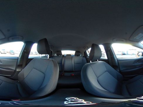 Used 2025 Toyota Prius LE image 40