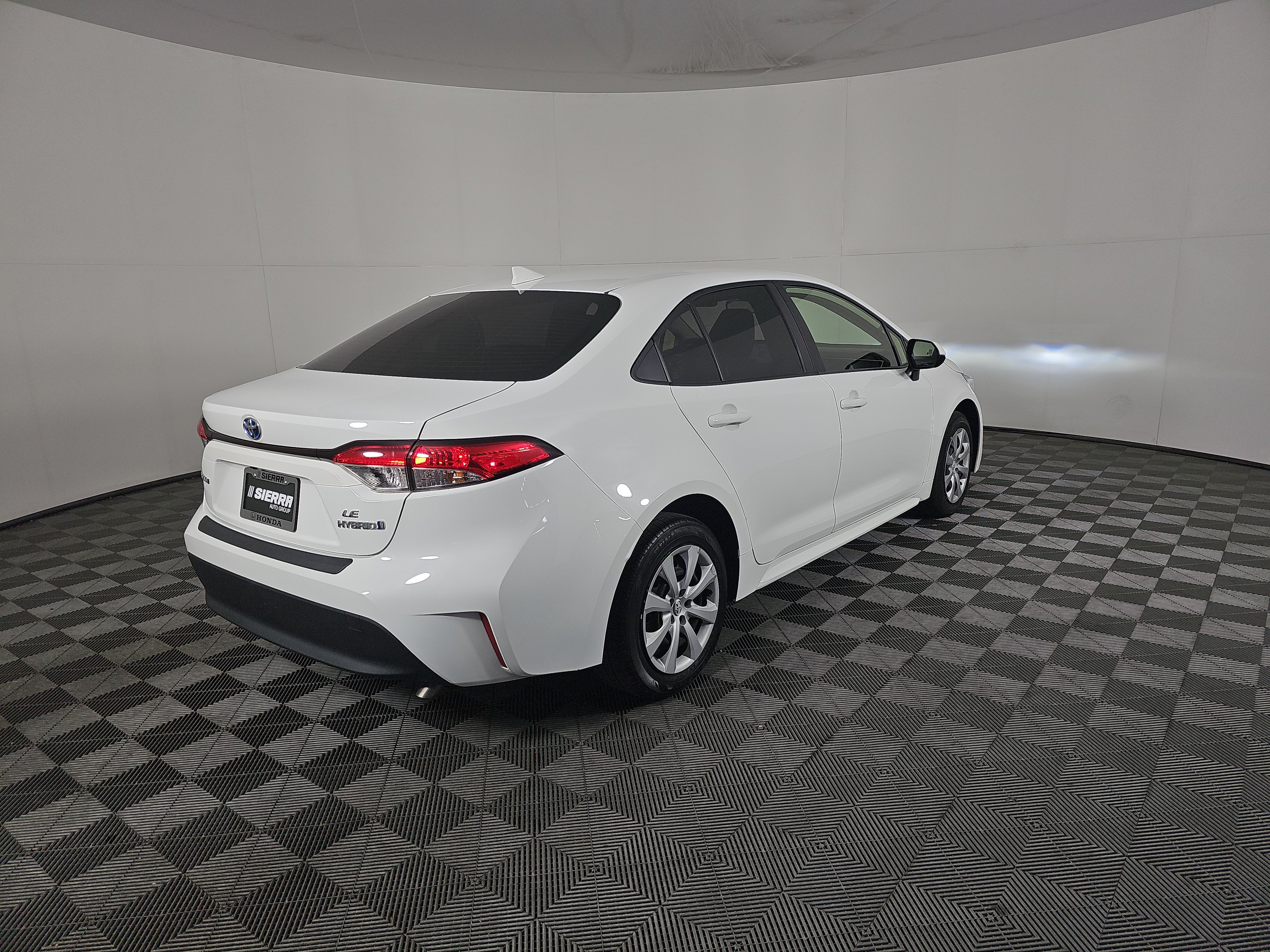 Used 2023 Toyota Corolla LE FWD image 4