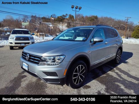 Used 2021 Volkswagen Tiguan SE w/ Panoramic Sunroof Package image 8
