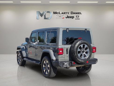 Used 2019 Jeep Wrangler Unlimited Sahara AWD/4WD image 4