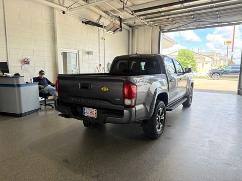 Used 2016 Toyota Tacoma TRD Sport w/ Towing Package AWD/4WD image 3