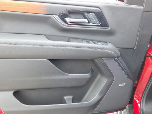 Used 2025 GMC Yukon Denali w/ Denali Reserve Package image 30