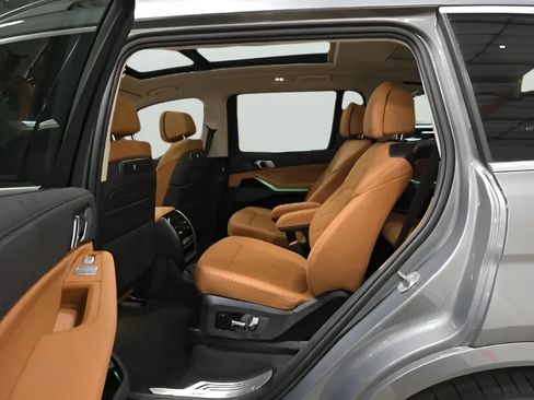 Used 2026 BMW X7 xDrive40i w/ Premium Package AWD/4WD image 11