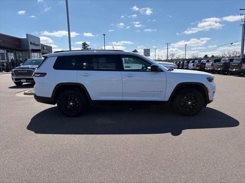 Certified 2023 Jeep Grand Cherokee L Laredo AWD/4WD image 2