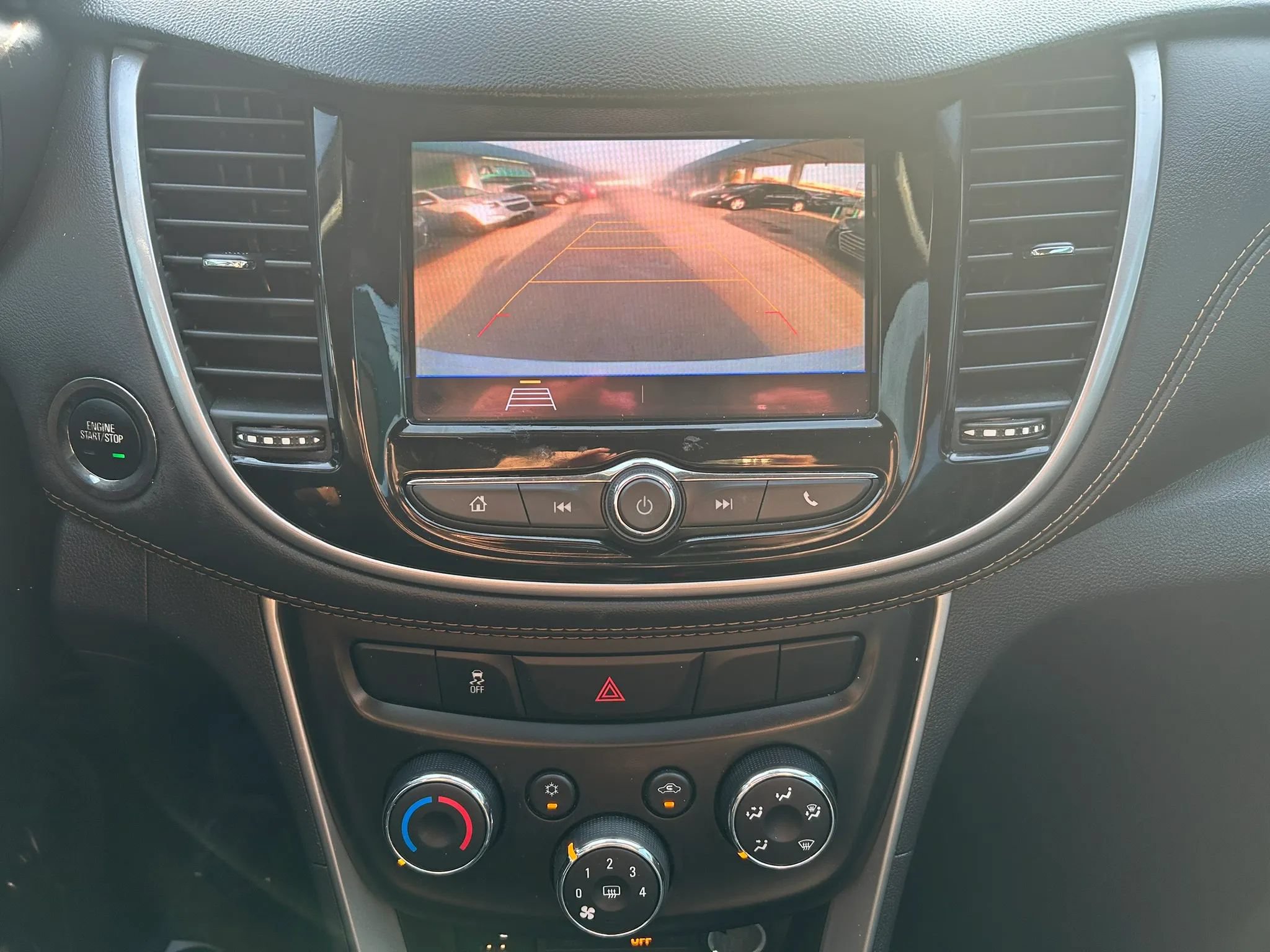 Used 2020 Chevrolet Trax LT w/ LT Convenience Package FWD image 20