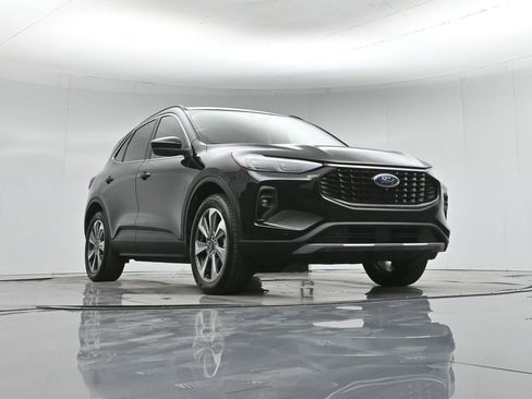 Used 2025 Ford Escape Platinum w/ Premium Technology Package image 49