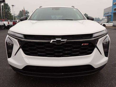 Used 2024 Chevrolet Trax RS w/ Sunroof Package FWD image 42