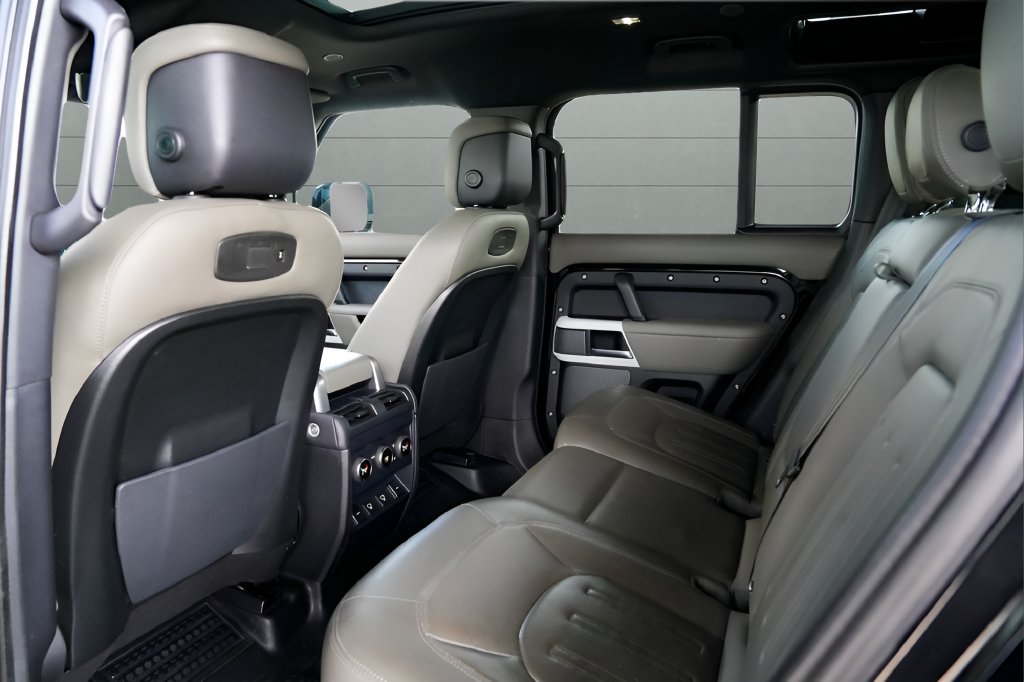 Used 2022 Land Rover Defender 110 XS Edition AWD/4WD image 46