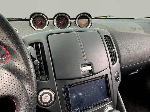 Used 2017 Nissan 370Z Coupe RWD image 7