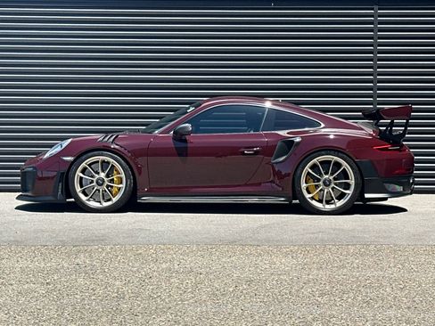 Used 2018 Porsche 911 GT2 RS RWD image 2