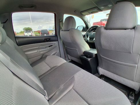 Used 2015 Toyota Tacoma PreRunner w/ TRD Sport Package RWD image 22