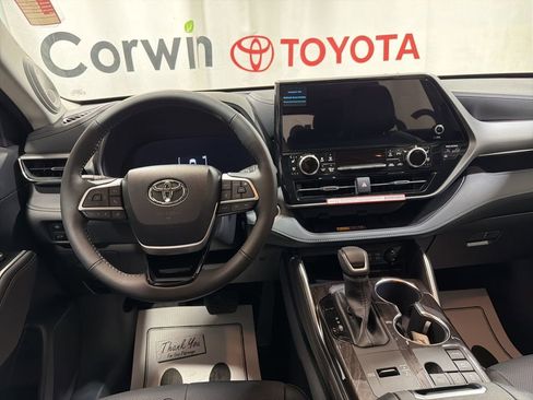 Used 2026 Toyota Highlander Platinum AWD/4WD image 22