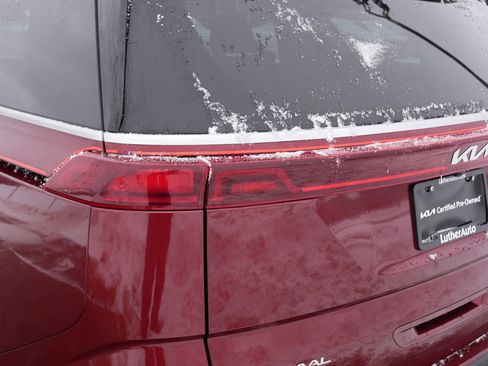 Certified 2024 Kia Carnival LX image 17