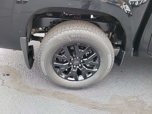 Used 2026 Nissan Frontier SV w/ Tow Package image 11