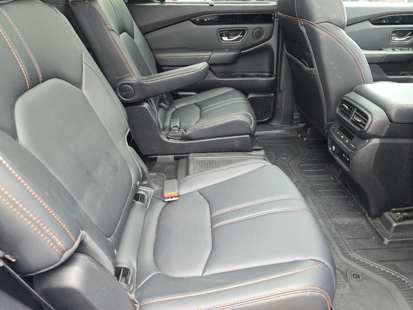 Used 2025 Honda Pilot TrailSport image 30