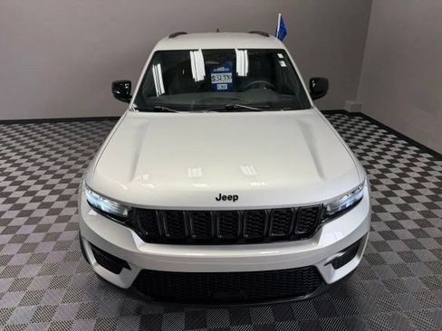 Used 2024 Jeep Grand Cherokee Altitude AWD/4WD image 5