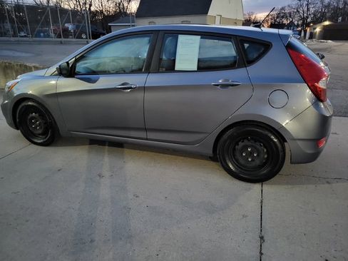 Used 2017 Hyundai Accent SE image 2