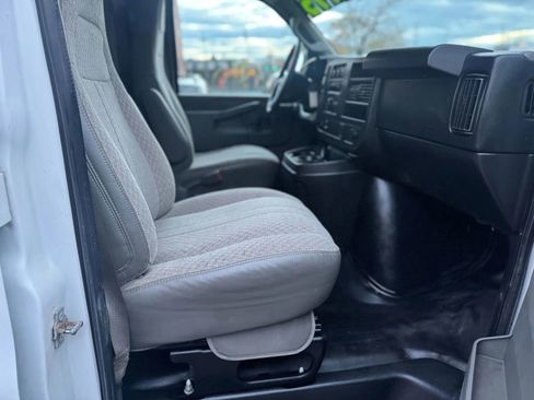 Used 2016 Chevrolet Express 3500 image 7