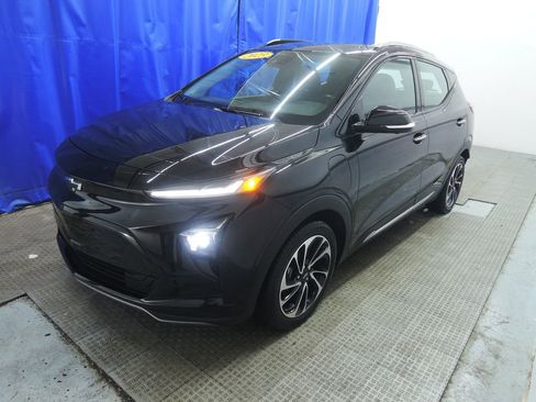 Used 2023 Chevrolet Bolt EUV Premier image 3