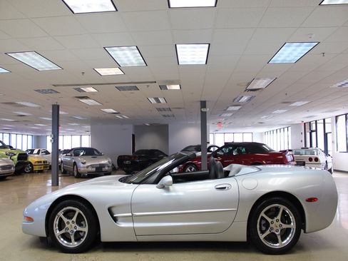 Used 2002 Chevrolet Corvette Convertible w/ Preferred Equipment Group1 image 14