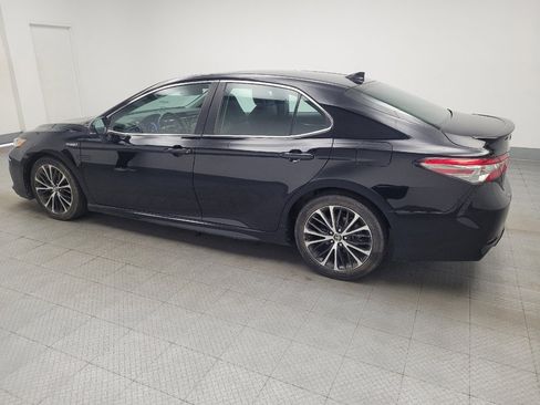 Used 2019 Toyota Camry SE w/ Sunroof Package FWD image 3