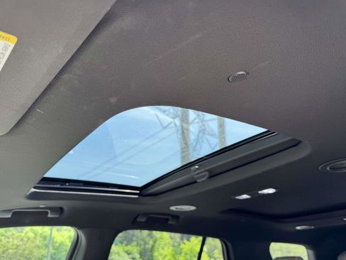 Used 2022 Chevrolet Traverse Premier AWD/4WD image 23