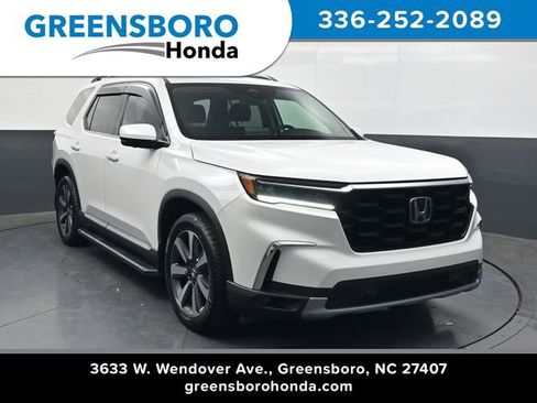 Used 2025 Honda Pilot Elite image 1