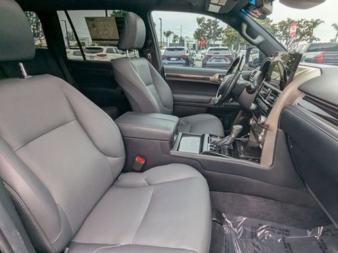 Used 2021 Lexus GX 460 Premium w/ Premium Package image 21