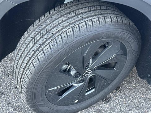 New 2026 Volkswagen Taos S image 10