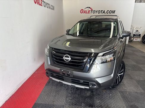 Used 2024 Nissan Pathfinder Platinum w/ Black Appearance Package image 3