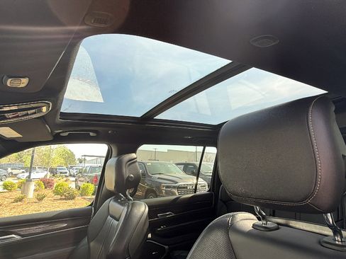 Used 2024 Jeep Wagoneer 4WD w/ Premium Group I image 18