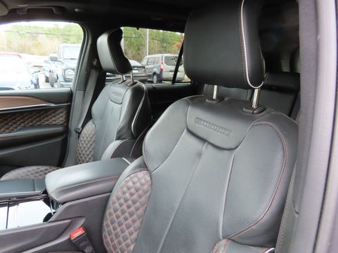 Used 2023 Jeep Grand Cherokee Summit w/ Luxury Tech Group V image 30