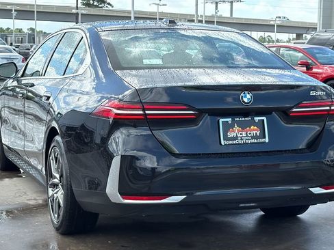 Used 2026 BMW 530i RWD image 3