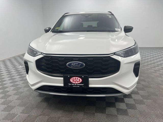 Used 2023 Ford Escape ST-Line w/ Tech Pack #1 AWD/4WD image 3