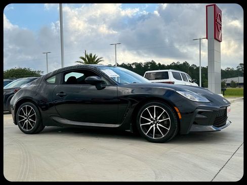 Used 2023 Toyota GR86 RWD image 5