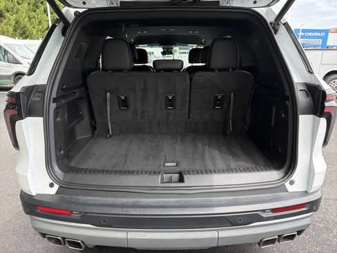 Used 2025 Chevrolet Traverse LT AWD/4WD image 32