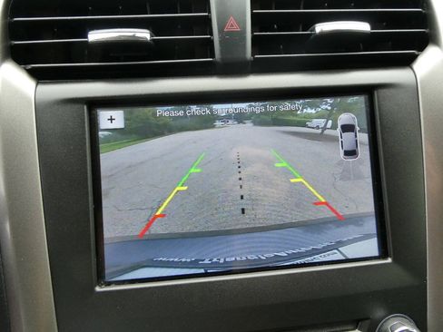 Used 2018 Ford Fusion SE w/ Fusion SE Technology Package FWD image 18