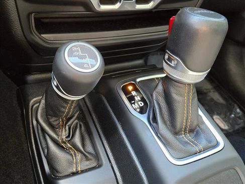 Used 2021 Jeep Gladiator Overland image 12