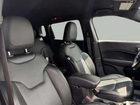 Used 2021 Jeep Compass Latitude AWD/4WD image 29