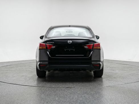 Used 2025 Nissan Altima 2.5 SV FWD image 7
