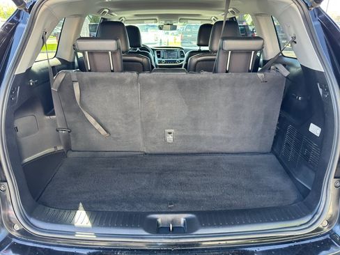 Used 2019 Toyota Highlander XLE AWD/4WD image 7