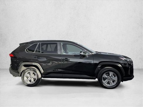 Used 2025 Toyota RAV4 XLE AWD/4WD image 4