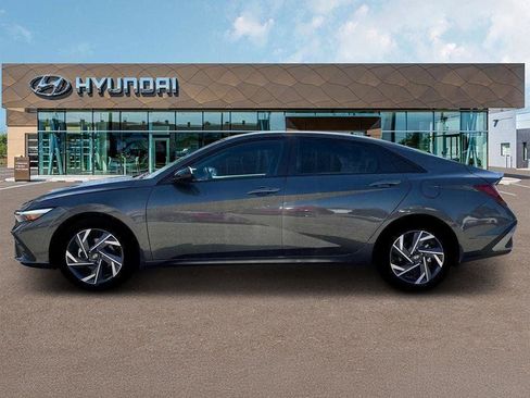 New 2025 Hyundai Elantra SEL image 3