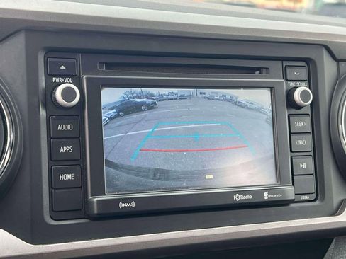 Used 2019 Toyota Tacoma SR5 w/ SR5 Appearance Package (SM) AWD/4WD image 31