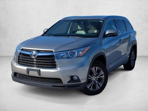 Used 2015 Toyota Highlander XLE image 1