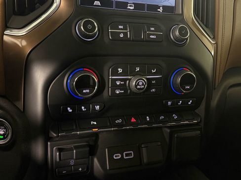 Used 2022 Chevrolet Silverado 1500 High Country w/ Z71 Off-Road Package image 18