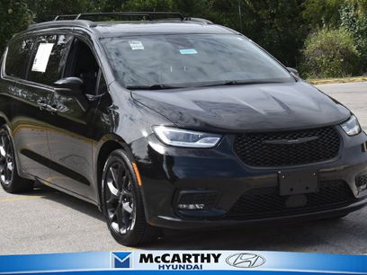 Used 2025 Chrysler Pacifica Limited