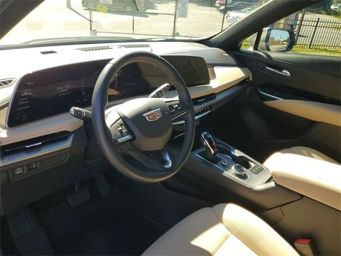 Used 2024 Cadillac XT4 Luxury image 12