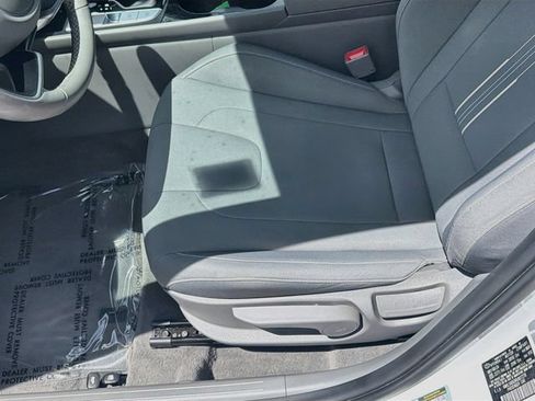Used 2024 Hyundai Elantra SEL w/ Convenience Package FWD image 19