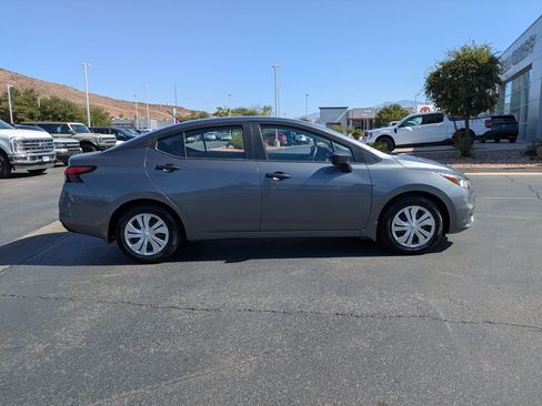 Used 2021 Nissan Versa S FWD image 2